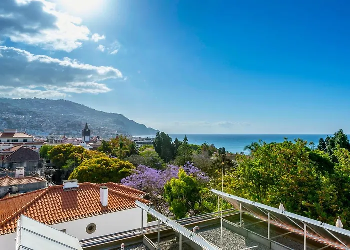 Hotéis de três estrelas em Funchal (Madeira)