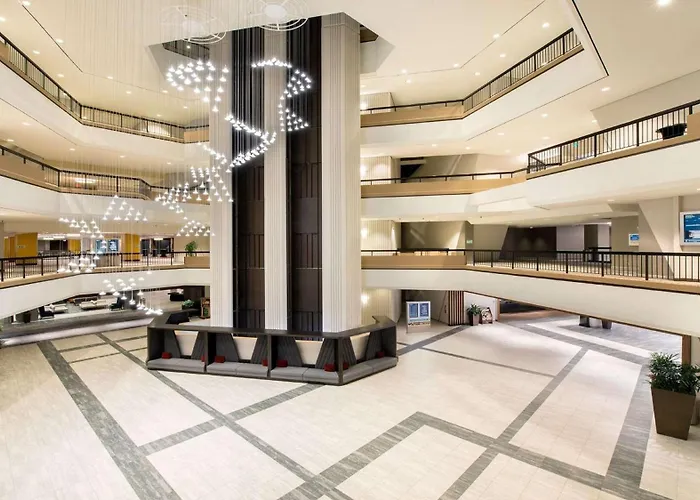 Luxury Hotels in Atlanta near The Fox Theatre