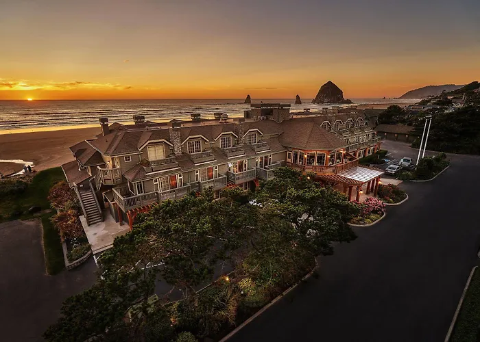 Luxury Hotels in Cannon Beach near Haystack Rock